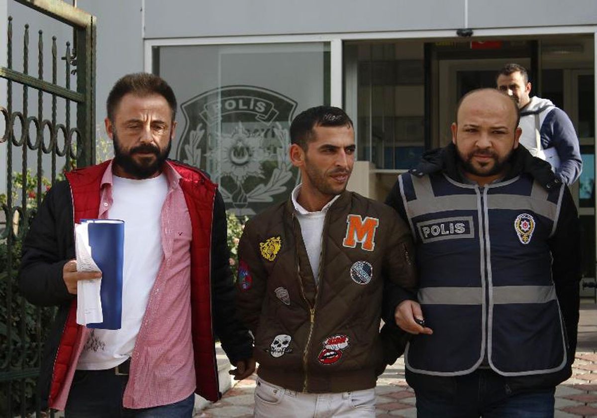 Barışmak İstemeyen Eşini Pala ve Silahla Yaraladı