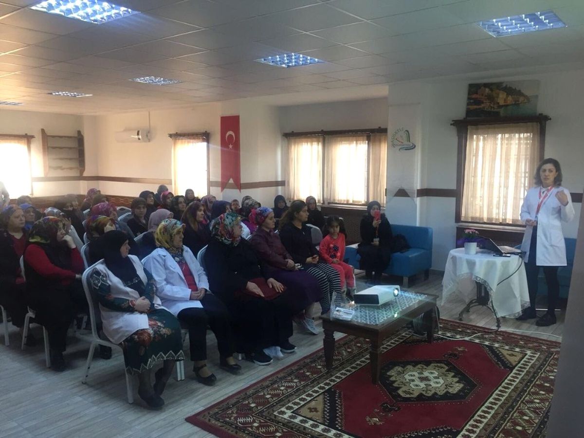 Başiskele\'nin Semt Konaklarında "Sağlıklı Yaşam" Seminerleri Veriliyor