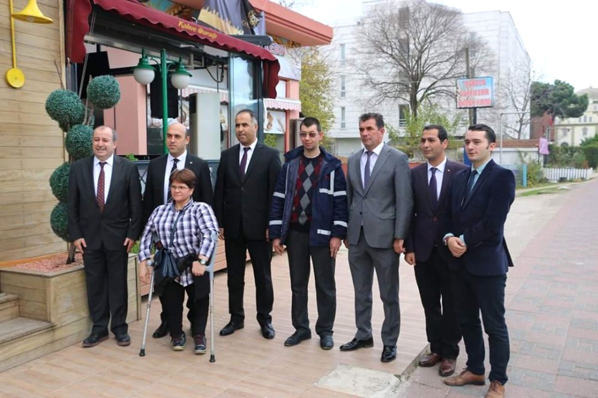 Biga Kaymakamı Can Engelli Öğrencilerle Kahvaltıda Buluştu