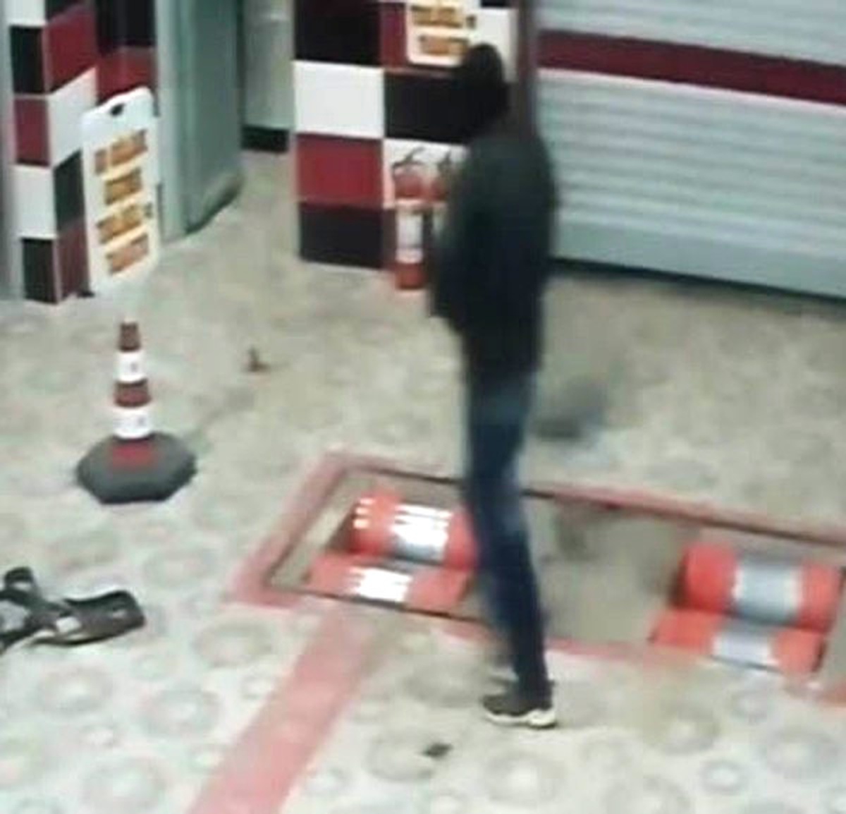 Bilgisayarları Çalan Hırsız Güvenlik Kamerasında
