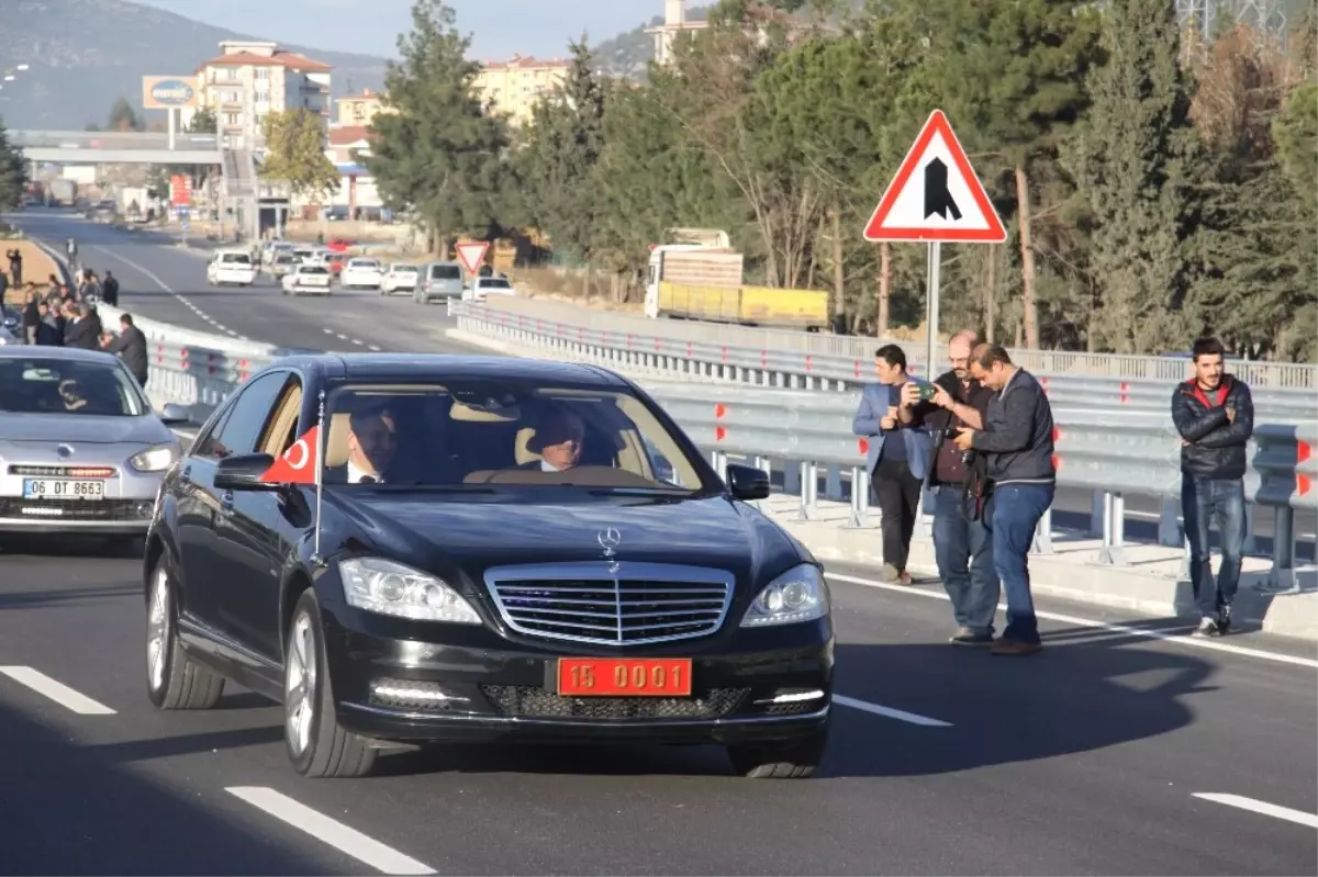 Bucak Köprülü Kavşakta İlk Araç Geçişi