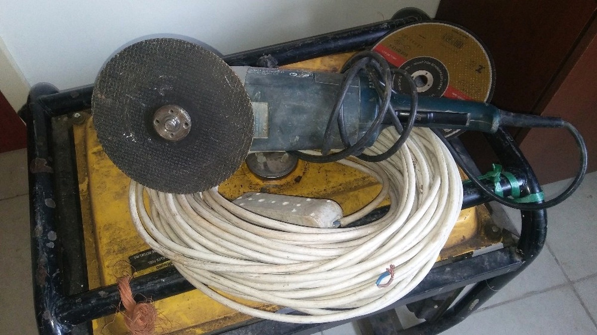 Demir Elektrik Direklerini Kesip Çalan Şebeke Suçüstü Yakalandı