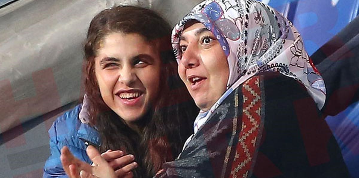 Eli Öpülesi Anne