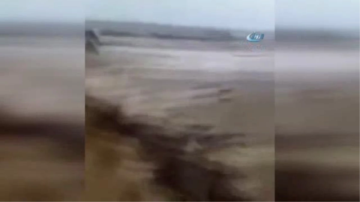 Fas\'ta Bir Otobüs Sel Sularına Kapıldı: 1 Ölü, 36 Yaralı