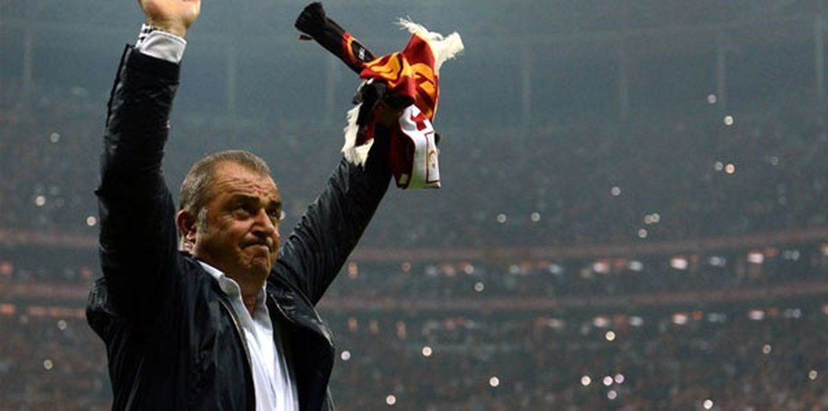 Galatasaray Taraftarı Fatih Terim\'in Evine Gitti!