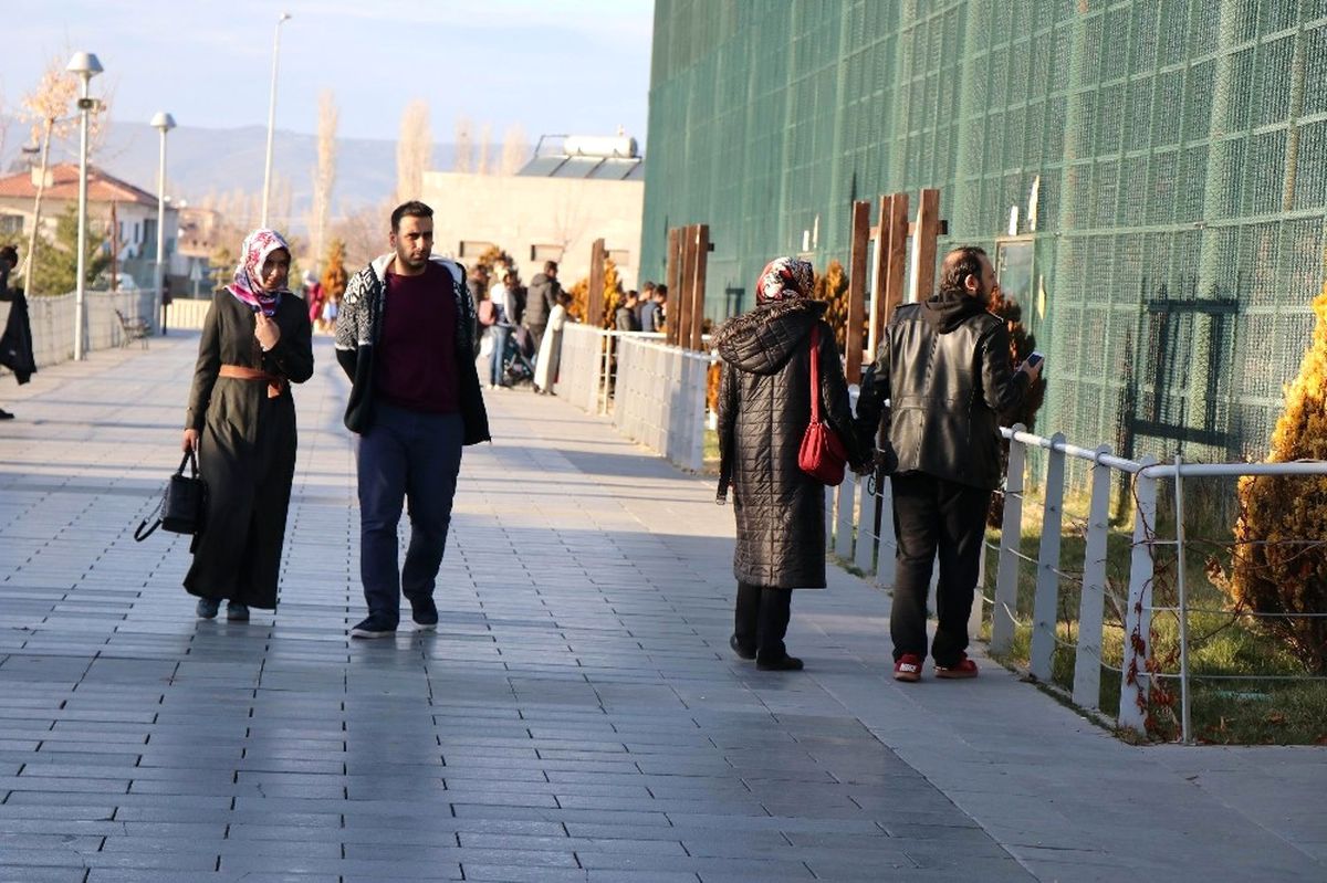 Hafta Sonu Sıcak Geçti, Vatandaşlar Hayvanat Bahçesine Akın Etti