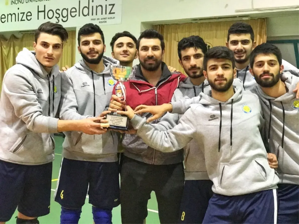 Harran Üniversitesi Voleybol Takımı 1. Lig\'e Çıktı