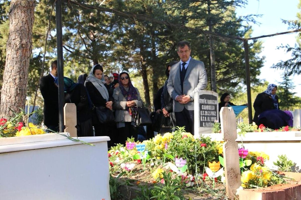 Hayırsever Kadir Kameroğlu Mezarı Başında Anıldı