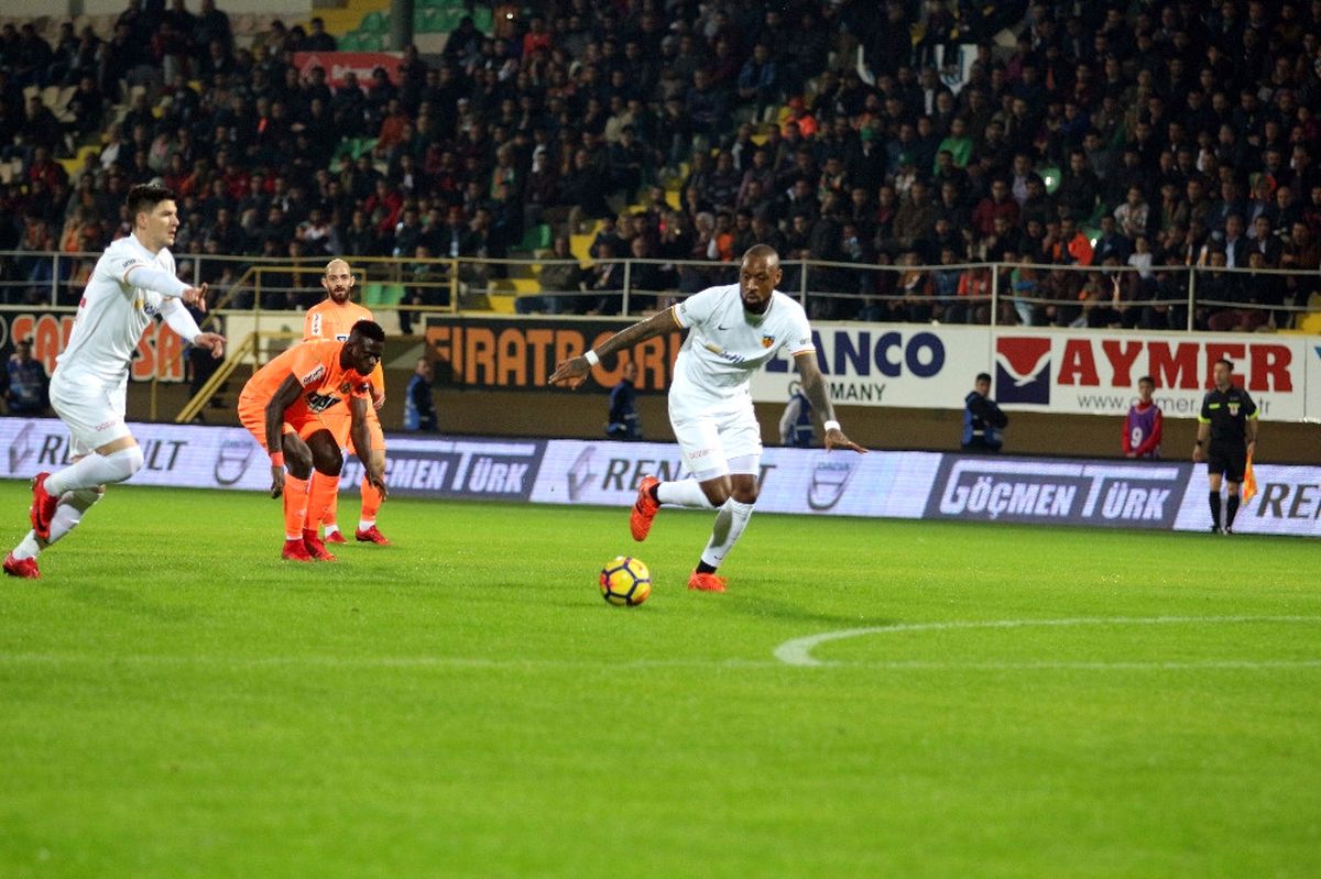 İstanbul\'da 5 Bin Polisle Dev Uygulama