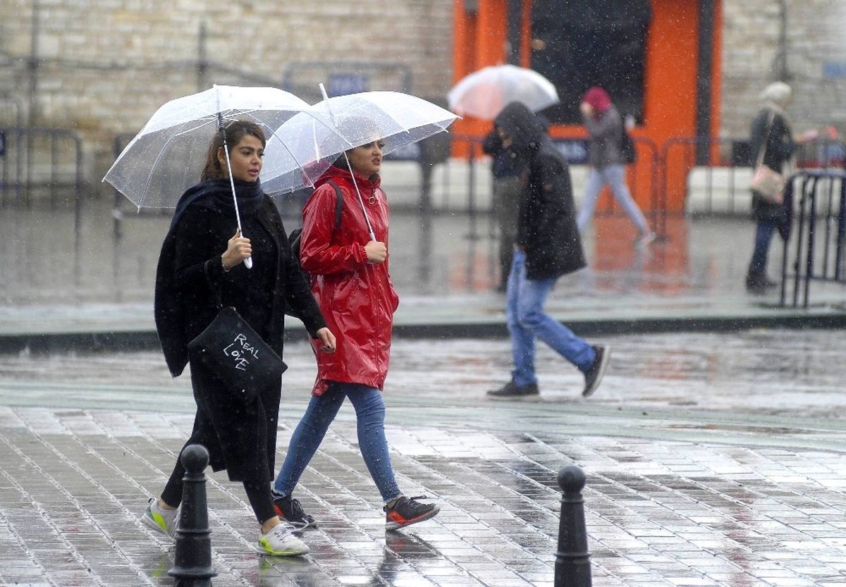 İstanbul\'da Sağanak Yağış Etkili Oluyor