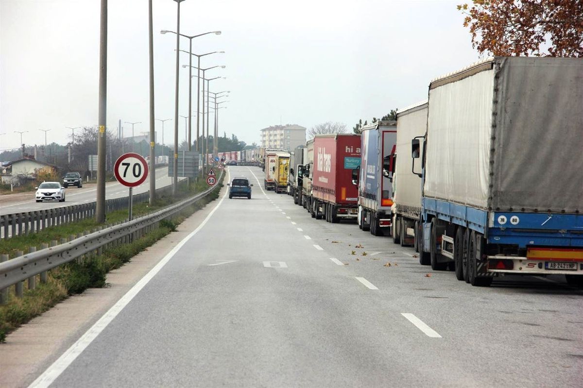 Kapıkule\'de Tır Geçiş Rekoru Kırıldı