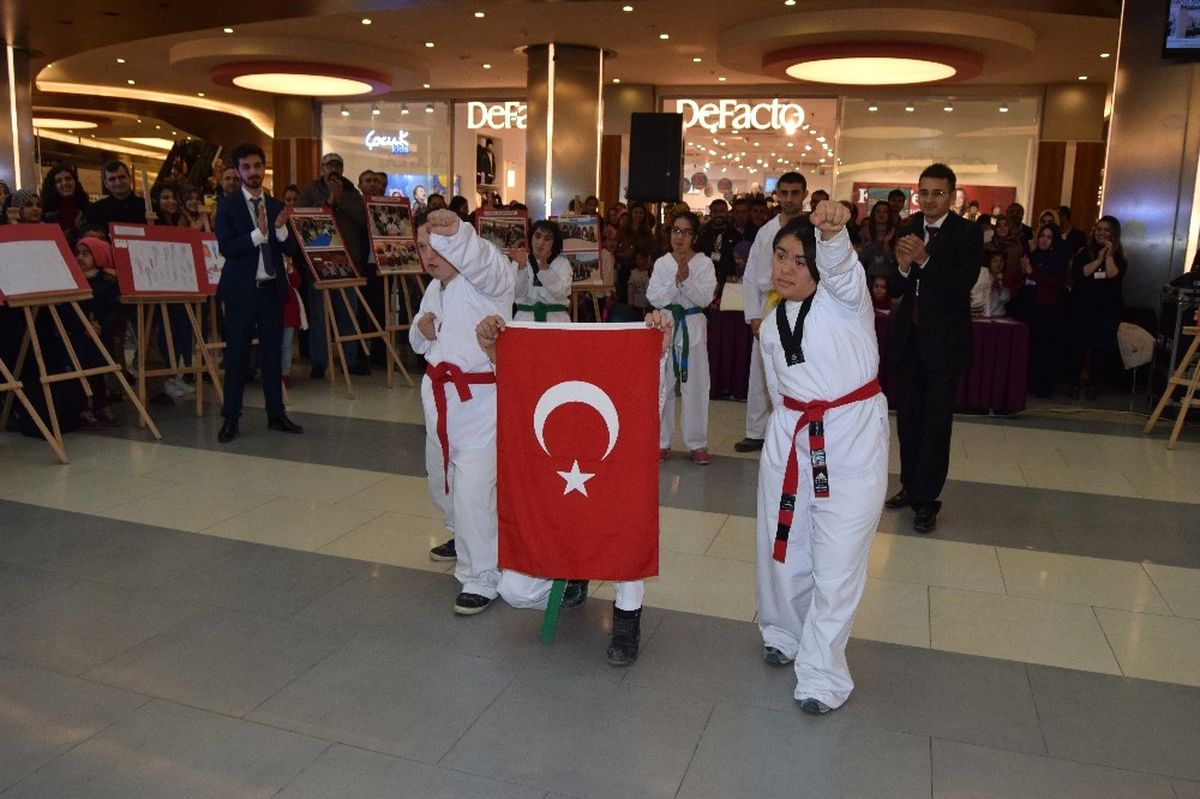 Malatya Park\'ta \'Engelliler Günü\' Etkinliği