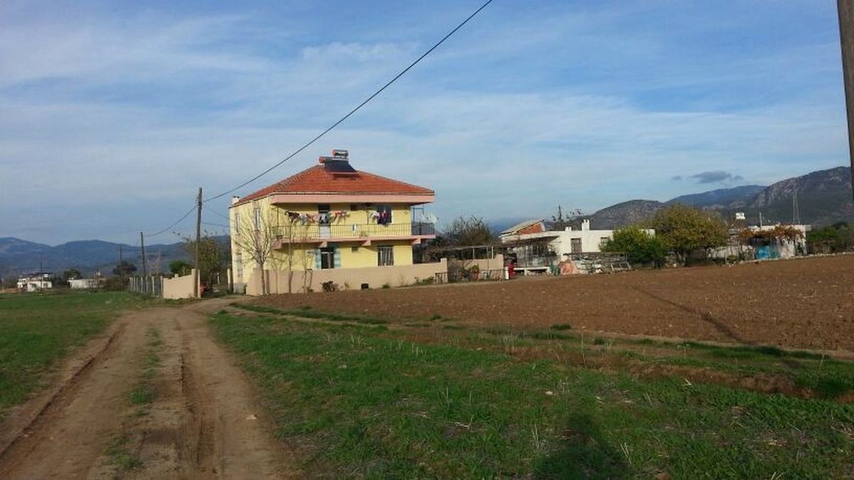 Milas\'ta Onlarca Ev Yol Sorunu Yaşıyor