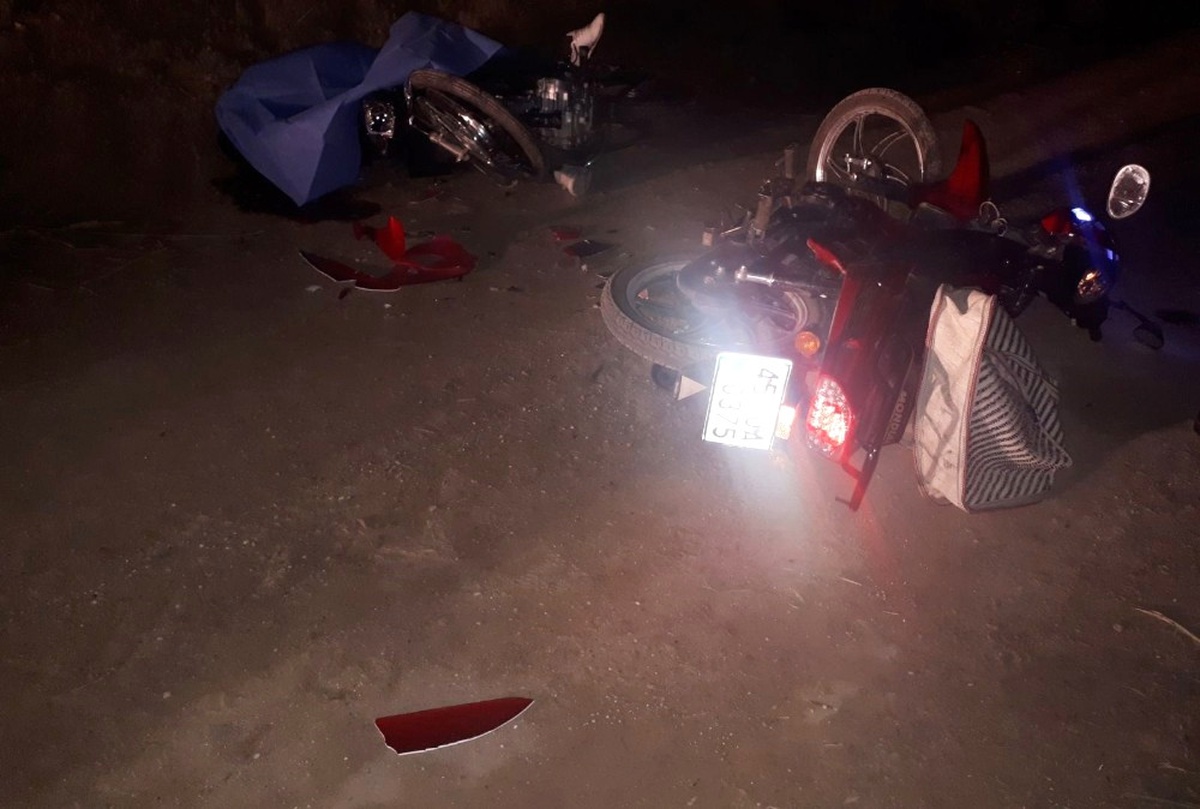 Motosikletler Kafa Kafaya Çarpıştı: 1 Ölü