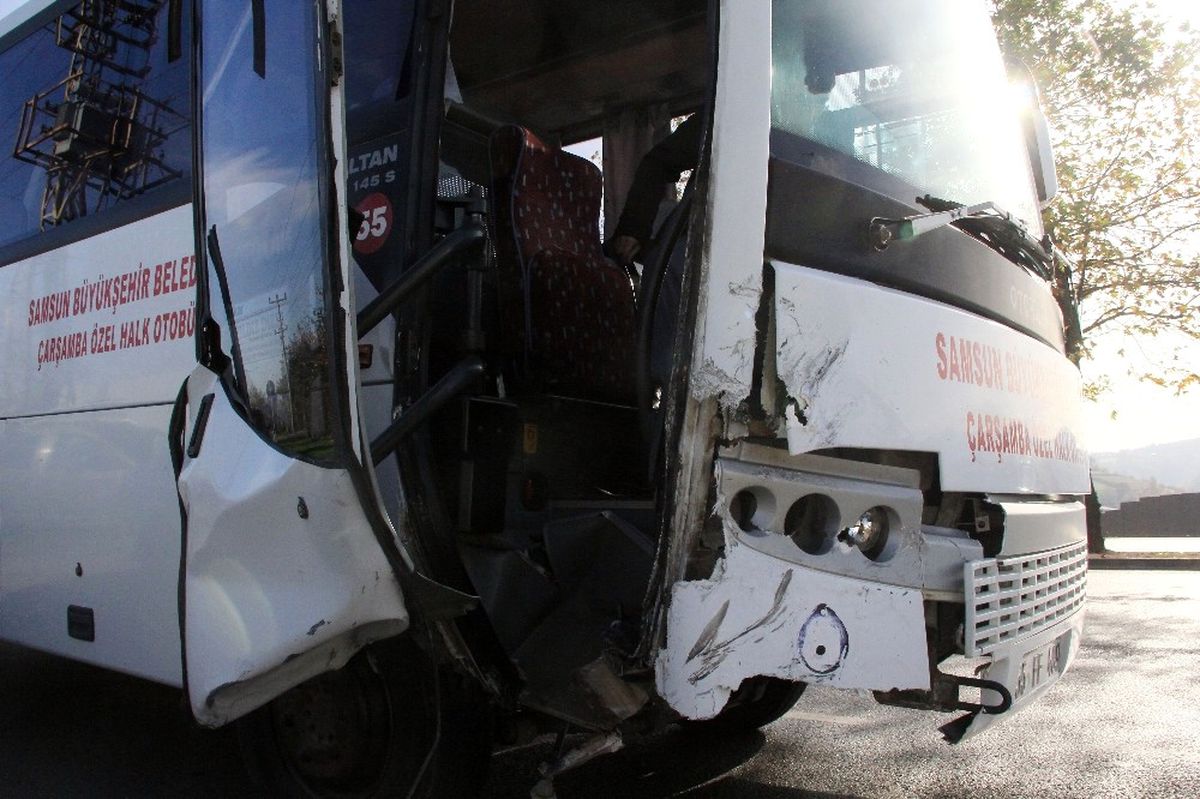 Samsun\'da Halk Otobüsü Kaza Yaptı: 2 Yaralı