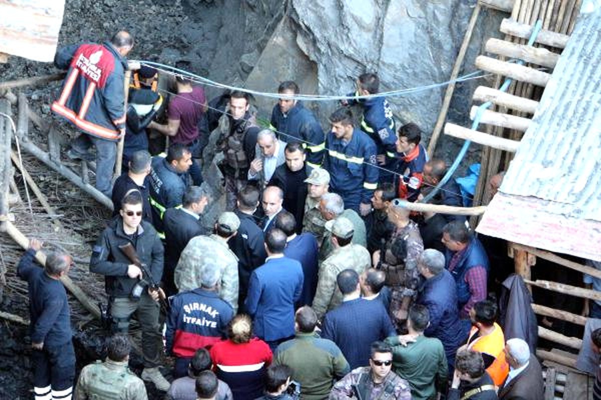 Şırnak\'ta İçi Su Dolu Kuyuya Düşen 2\'si Kardeş 3 Kişi Aranıyor (2)