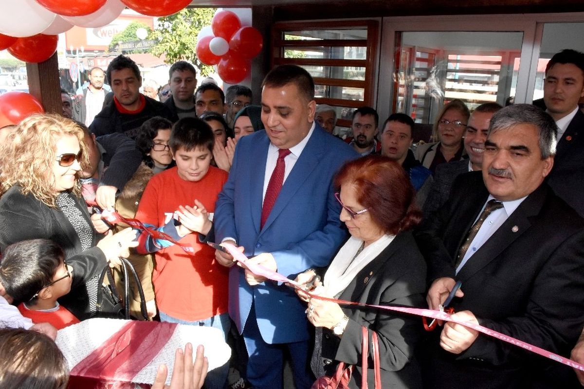 Tarsus\'ta Engelliler İçin Empati Kafe Açıldı