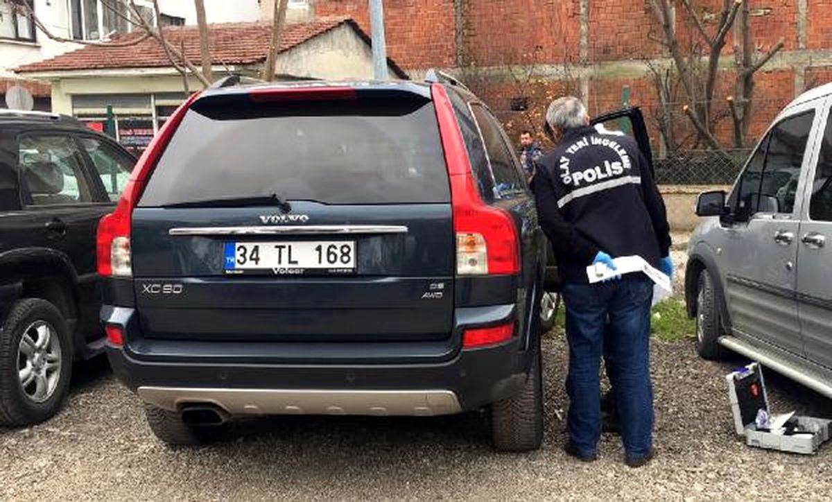 Taş Atarak Durdurdukları Cipi Soydular