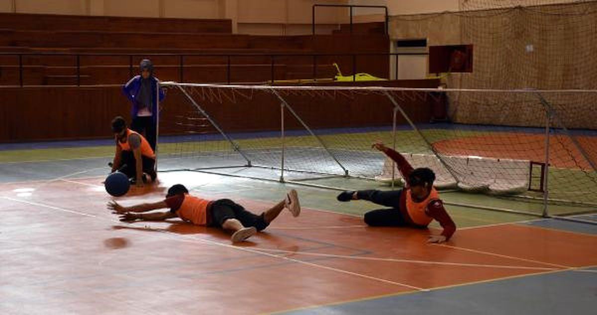 Üniversiteliler Görme Engellilerle \'Goalball\' Oynadı