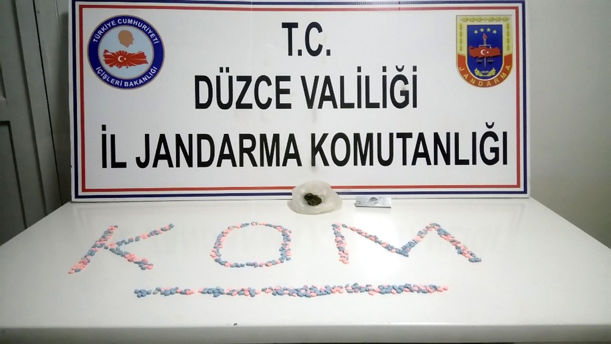 Uyuşturucu İçin Yapılan Aramada Fetö Kitapları Bulundu