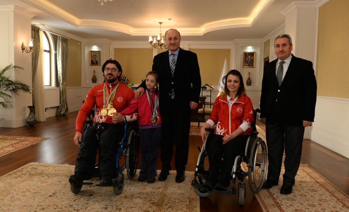 Vali Azizoğlu\'ndan Şampiyon Sporcuya Büyük İlgi