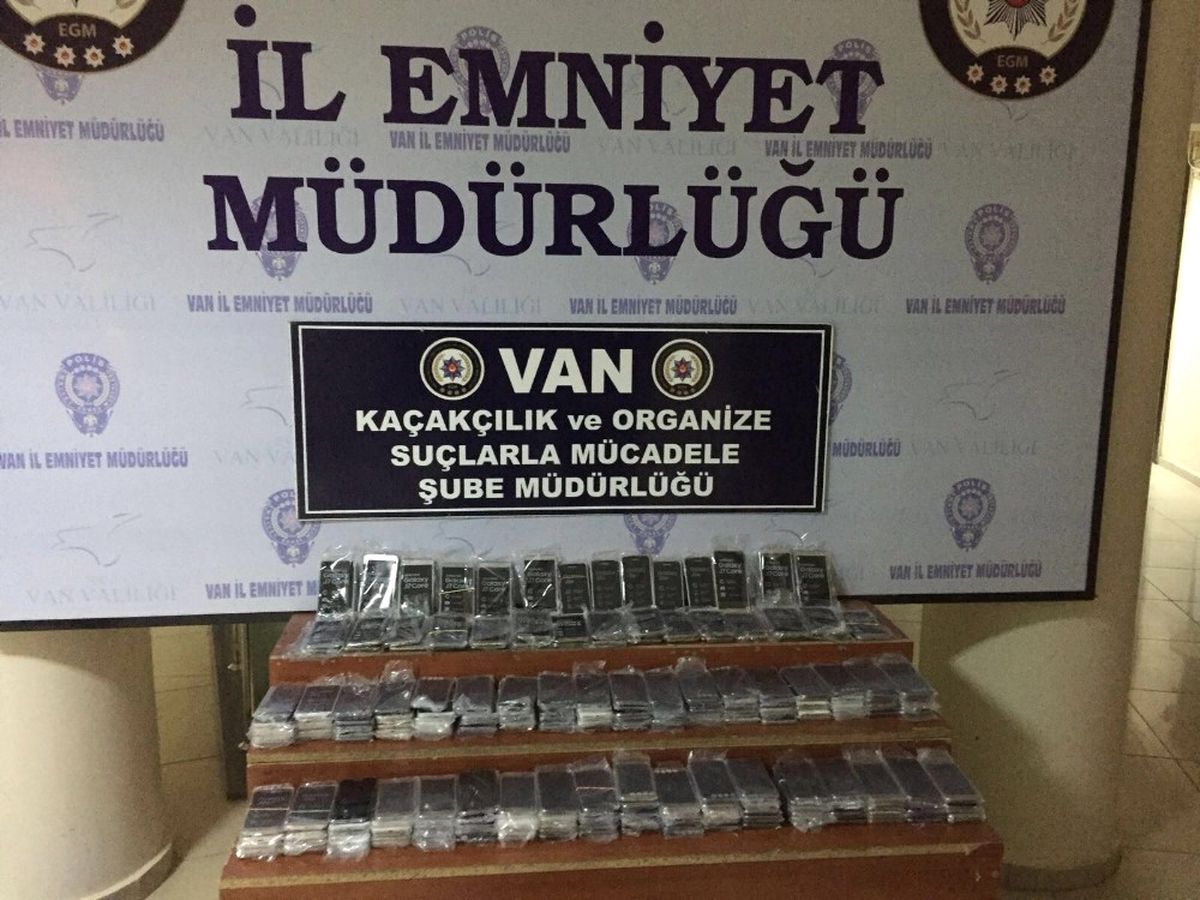 Van\'da 265 Adet Kaçak Cep Telefonu Ele Geçirildi