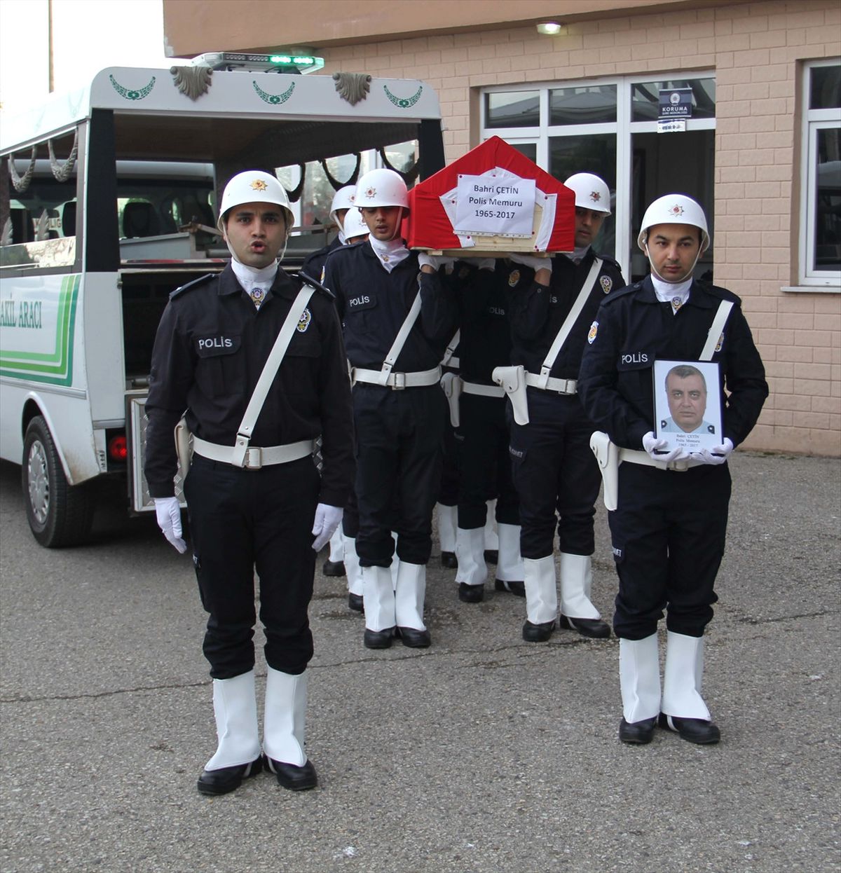 Vefat Eden Polis Memuru İçin Tören