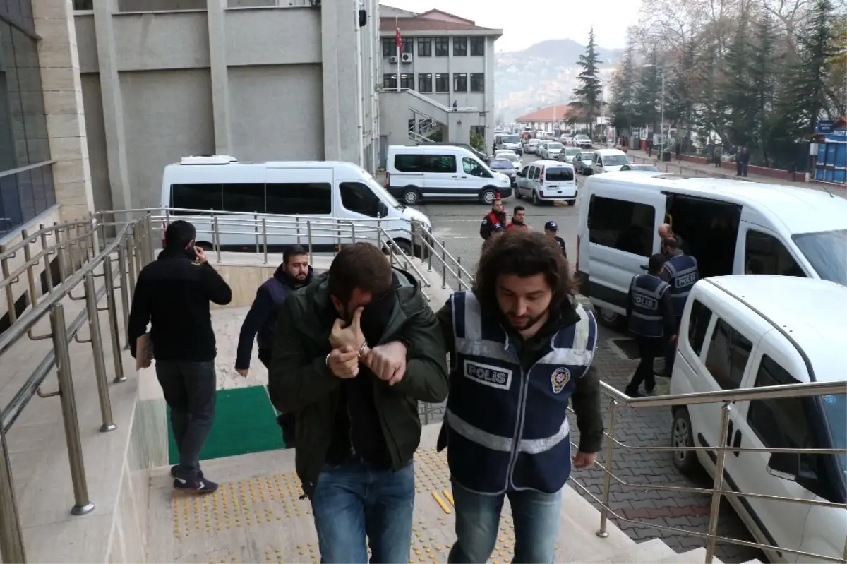 Zonguldak\'ta Fuhuş Operasyonu Zanlıları Adliyeye Sevk Edildi