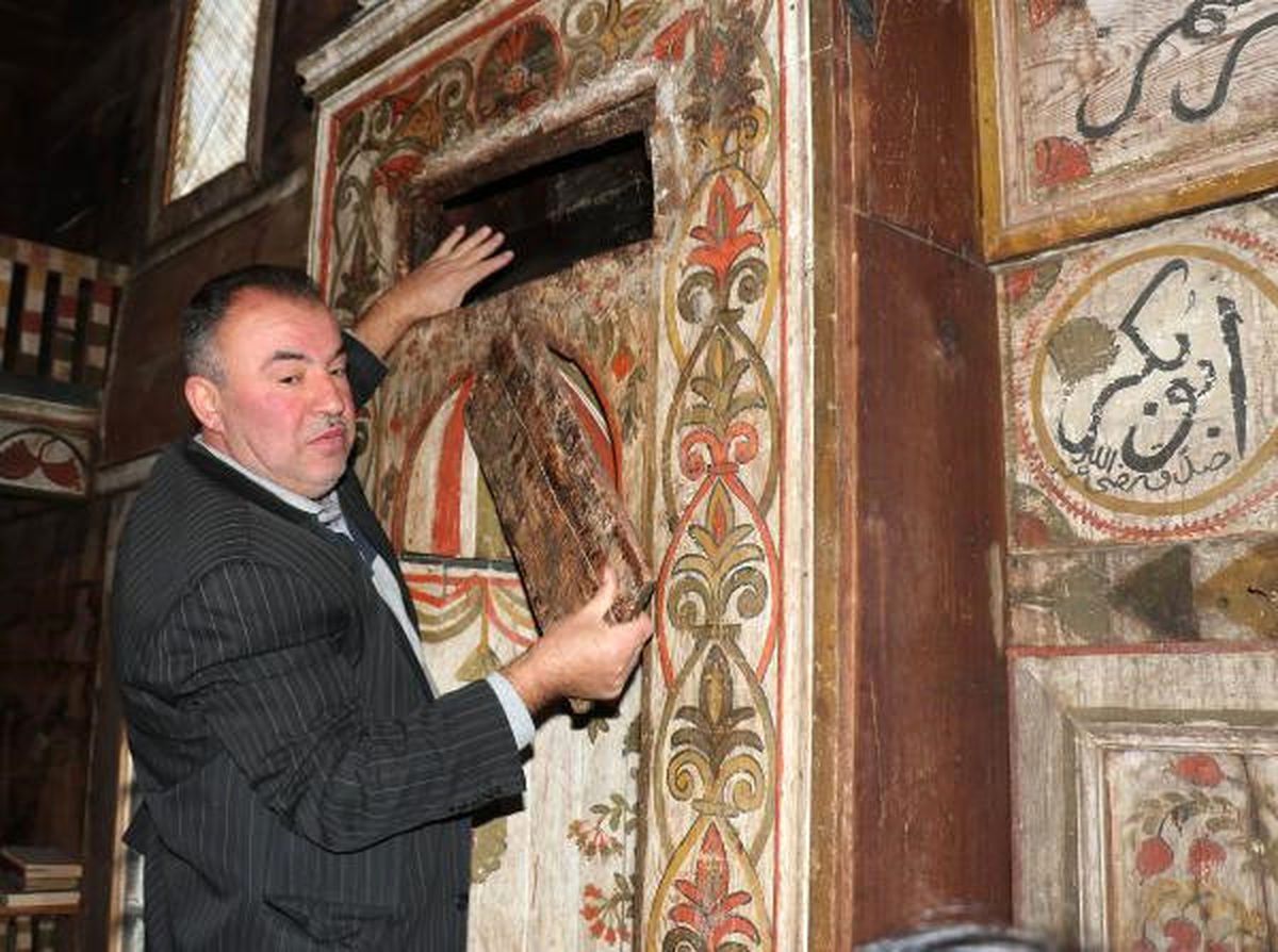 4 Asırdır Ayakta Olan ve Mihrabında Bal Yetiştirilen Cami