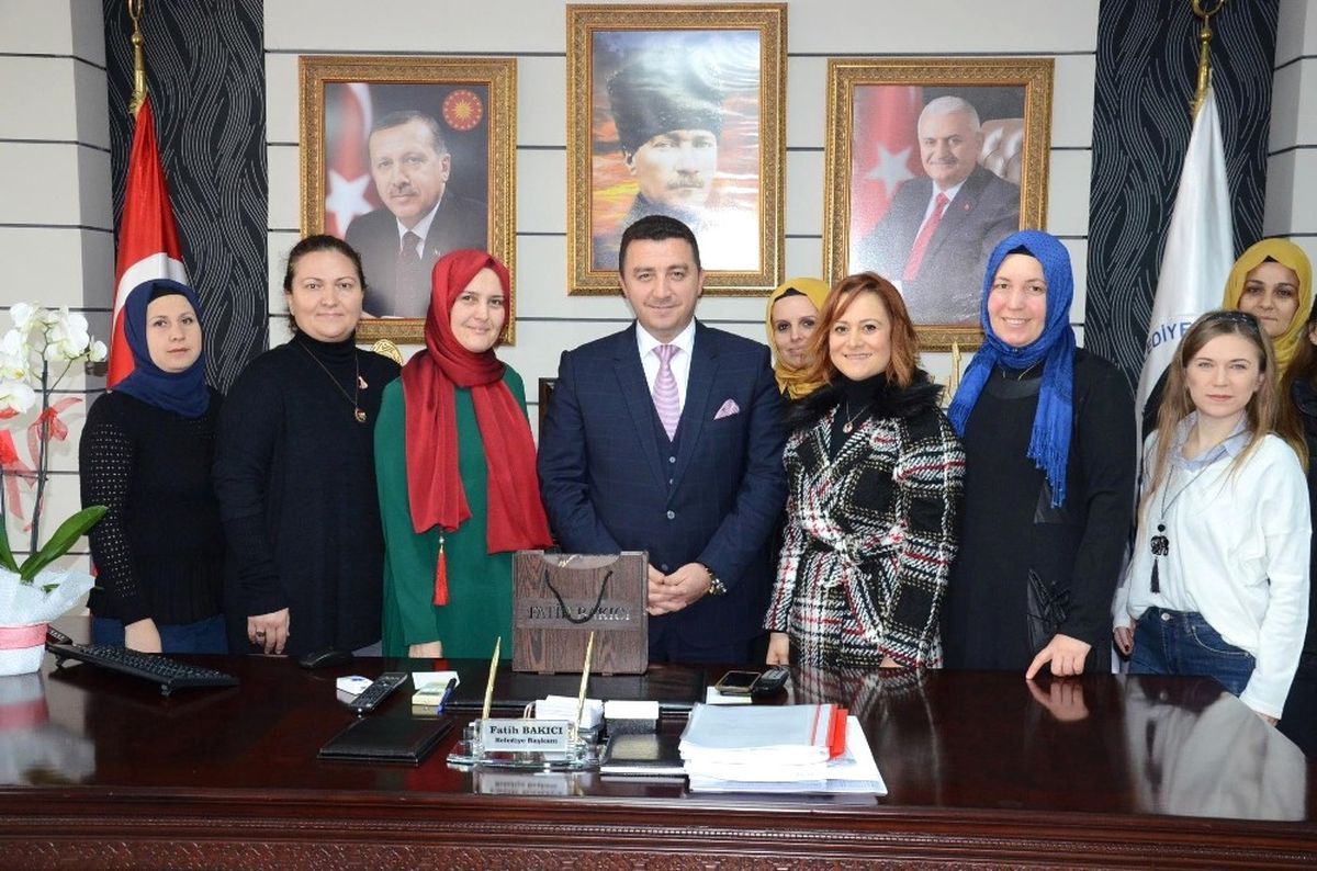 AK Parti Kadın Kollarından Başkan Bakıcı\'ya Teşekkür Ziyareti