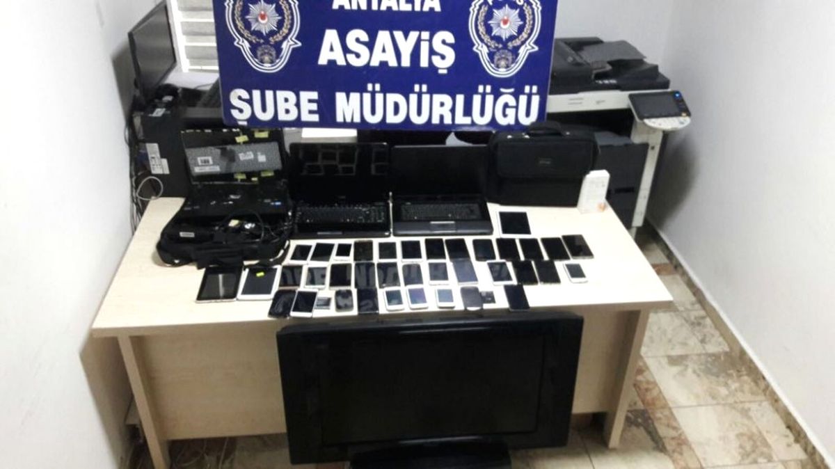 Antalya\'da Hırsızlık Şebekesi Çökertildi