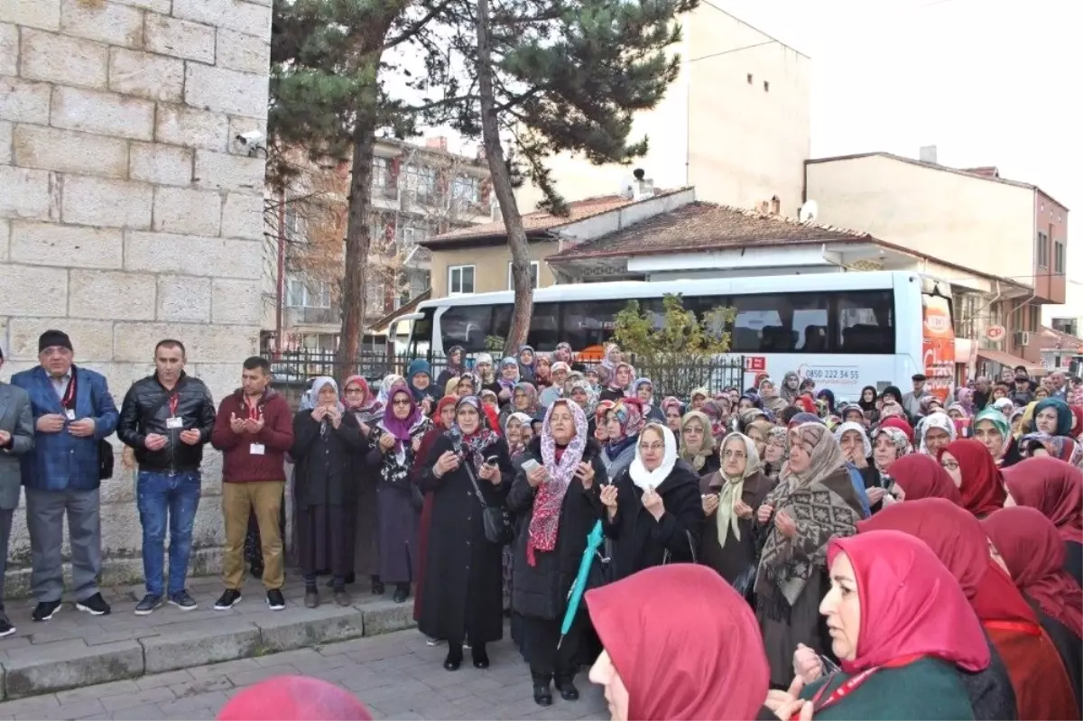 Araç\'ta Umre Kafilesi Dualarla Kutsal Topraklara Uğurlandı