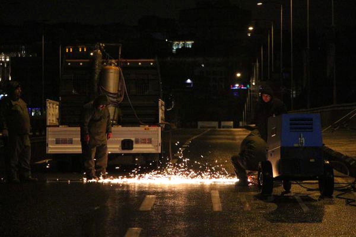 Atatürk Köprüsü Trafiğe Kapatıldı