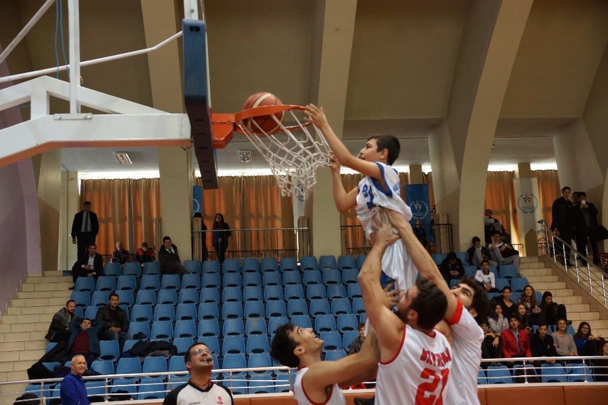 Aydın\'da Engelli Sporcular Basketbol Maçında Buluştu