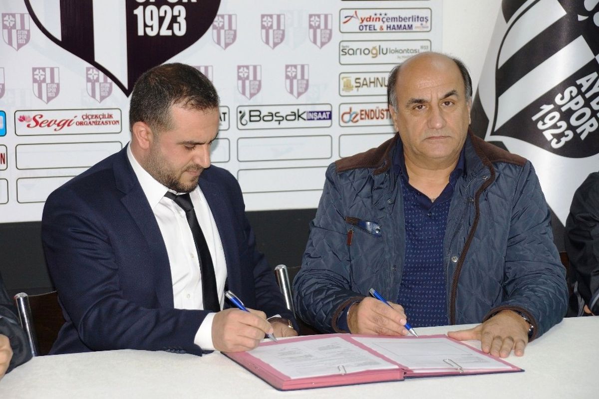Aydınspor 1923\'te Akif Başaran İmzayı Attı