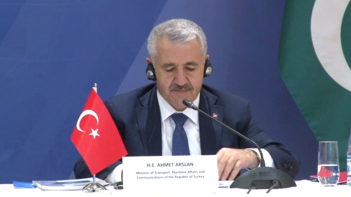 Bakan Arslan Bakü\'de Konuştu