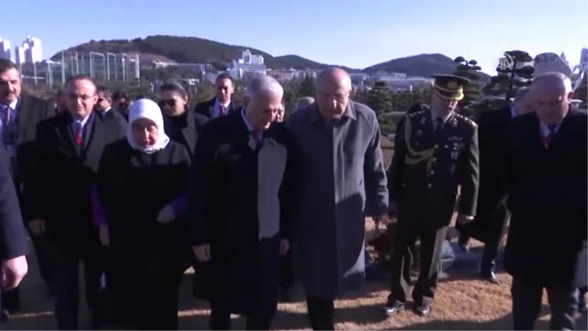 Başbakan Yıldırım, Güney Kore\'de Türk Şehitliğini Ziyaret Etti (2)