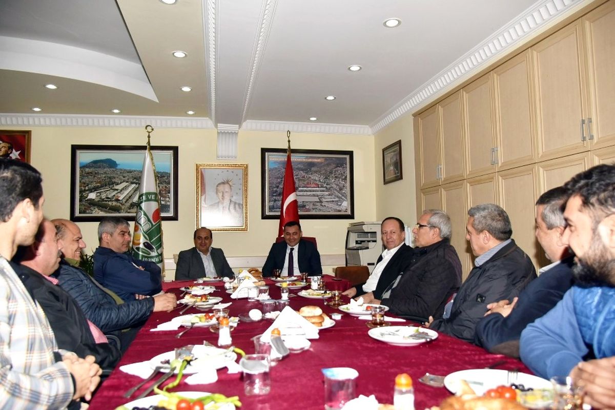Başkan Yücel, Hal Derneği Yönetimiyle Bir Araya Geldi
