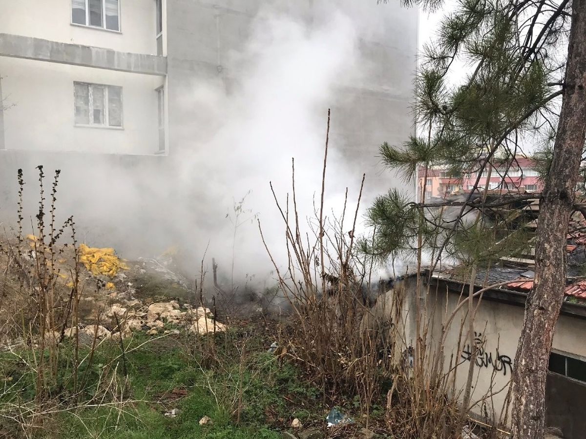 Bilecik\'te Metruk Evde Yangın Çıktı