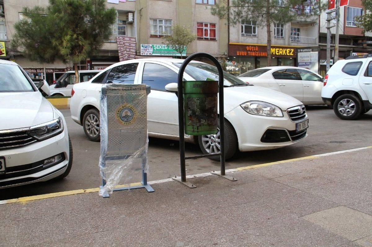 Bismil\'de Eskimiş Çöp Kutuları Değiştiriliyor