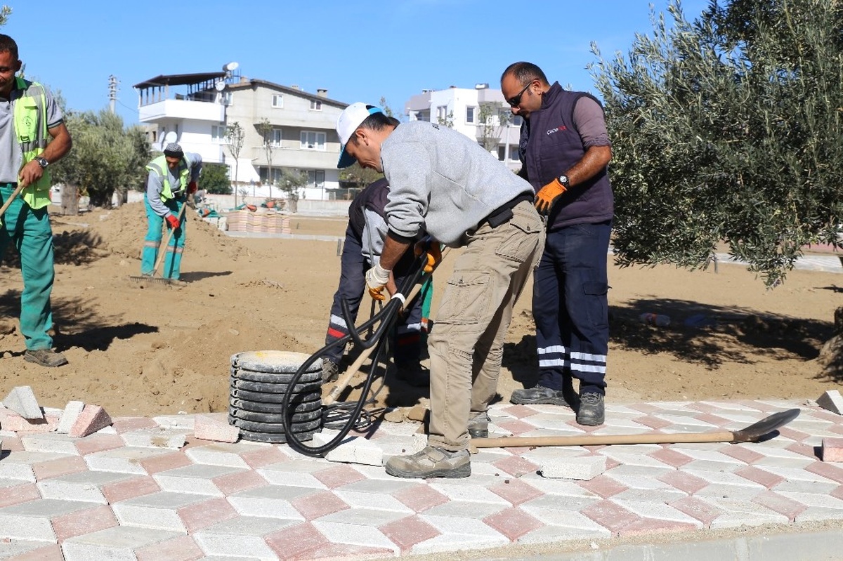 Burhaniye Belediyesi Aydınlatma Çalışmalarına Devam Ediyor