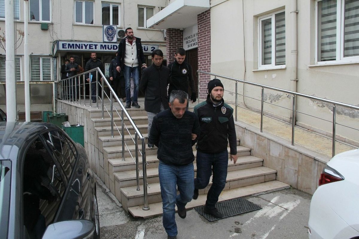 Bursa\'da Bin 500 Kişiyi Zehirleyecek Uyuşturucu Tacirleri İşte Böyle Yakalandı