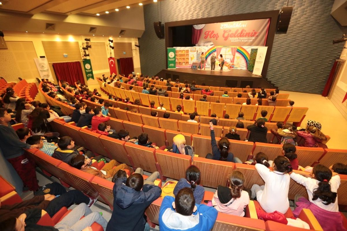 Çocuklar, "Pamuk Dede ve Torunları" ile Hem Eğlendi Hem Öğrendi