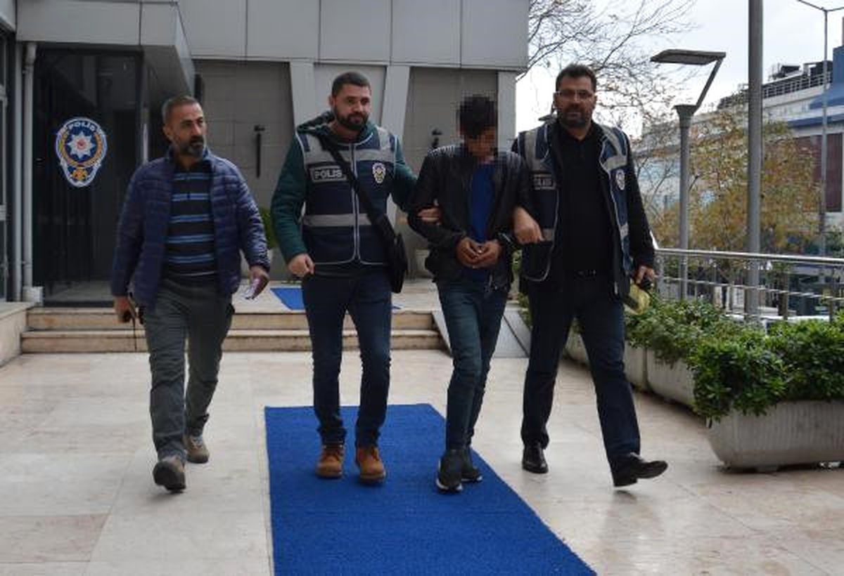 Dolandırdıkları Yaşlı Kadından Altınları da İsteyince Yakalandılar