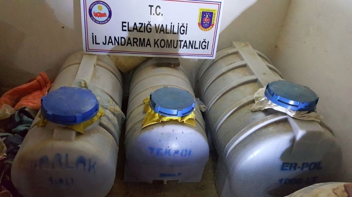 Elazığ\'da 2 Bin 270 Litre Kaçak Üretilen İçki Ele Geçirildi