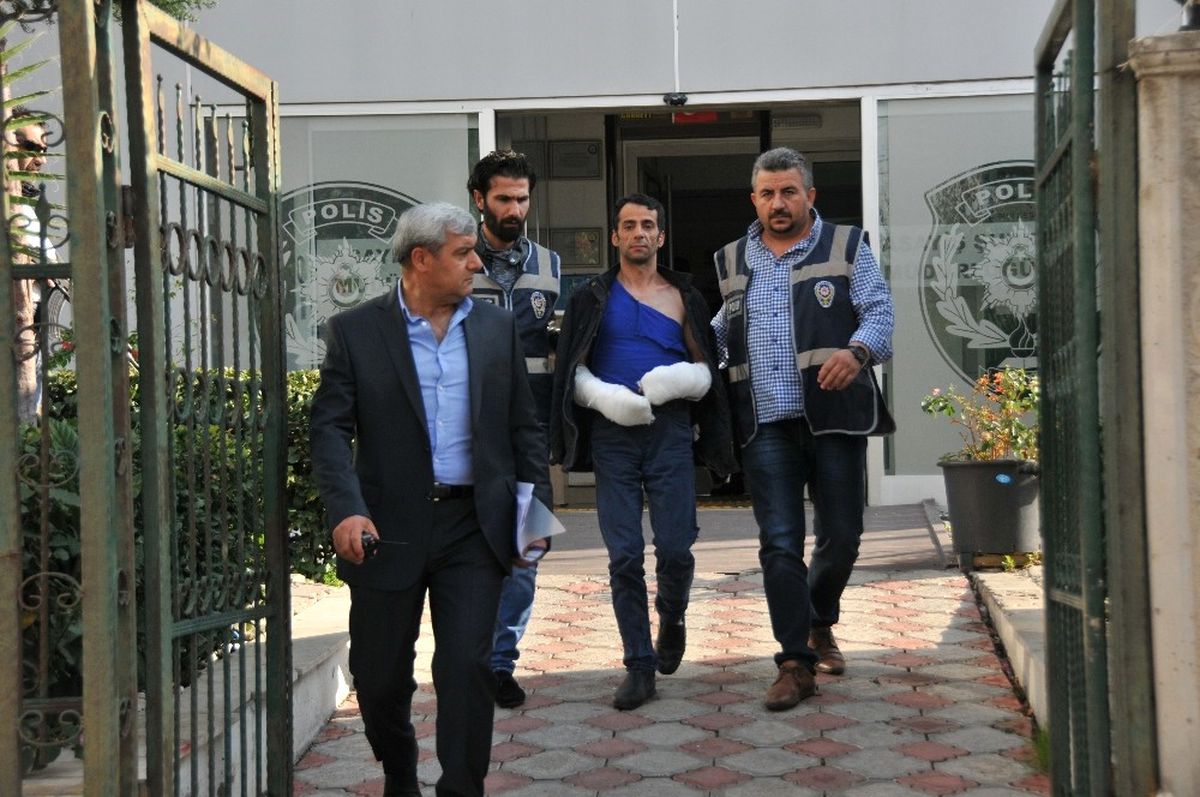 Eşini Öldürüp 1 Kişiyi Yaralayan Koca Tutuklandı