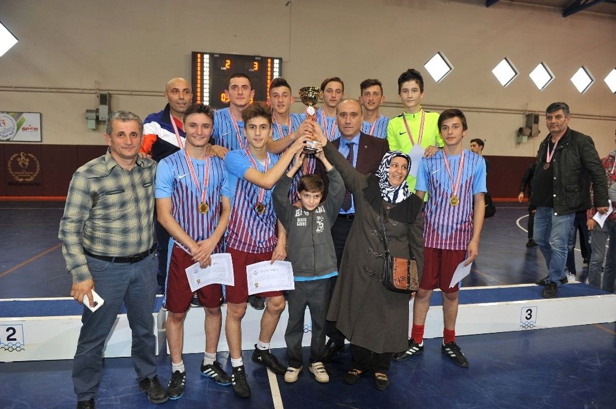 Futsalda Lise Öğrencileri Hünerlerini Gösterdi