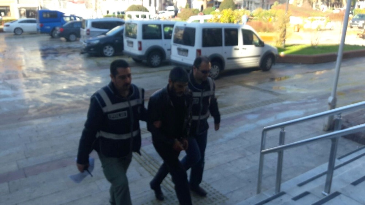 Güvenlik Kameraları Hırsızı Ele Verdi