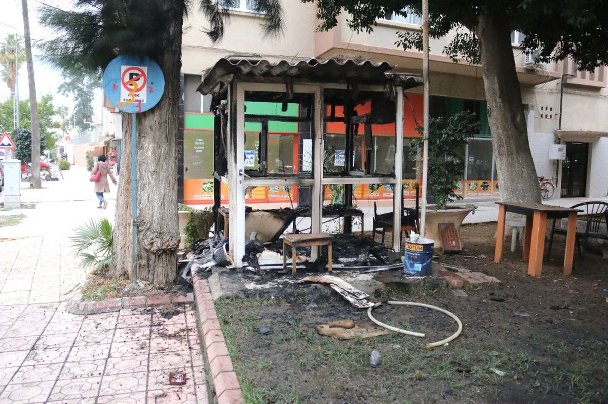 Hatay\'da Taksi Durağı Kundaklandı