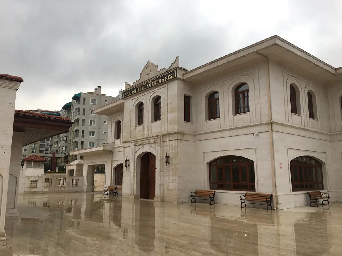 "Hiç Kapanmayan" Kütüphane Hizmete Başladı